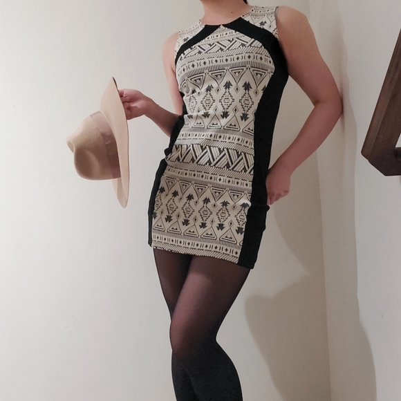 HM | Geometric Bodycon Dress - Picture 3 of 4